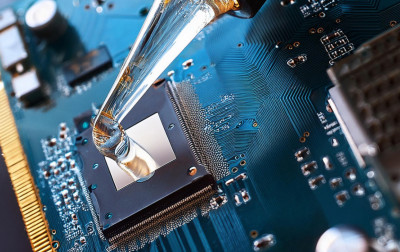 W jakim celu lakierujemy płytki PCB i jak wybrać optymalne rozwiązanie?