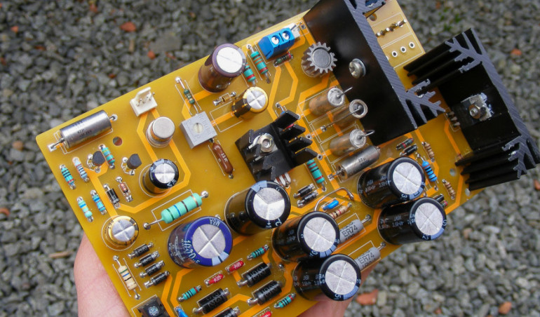 Wokoder analogowy, część 6. Uniwersalny zasilacz audio