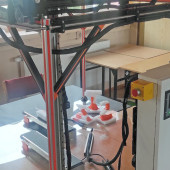 Stanowisko dydaktyczne - robot kartezjański z taśmowym systemem transportowym