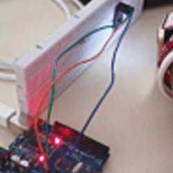 Czy twój smartwatch emituje promieniowanie UV? Urządzenie wykrywające promienie UV