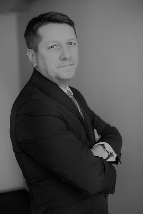 Pan Jarosław Niechcielski - dyrektor Biura Regulacji i Rozwoju Relacji Zewnętrznych nadzorującego projekt Emitel Drone Labs