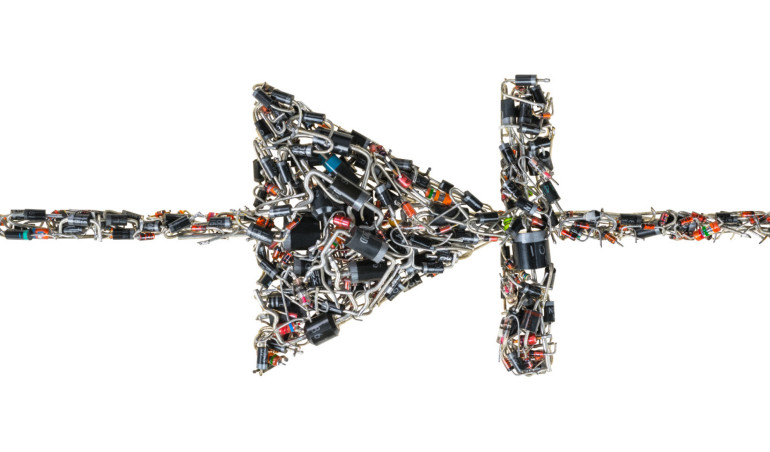 Idealna dioda zabezpieczająca