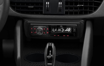 Radioodtwarzacz samochodowy Celebrity 150 produkcji JBL