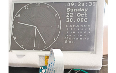 E-papierowy zegar z mikrokontrolerem ESP32