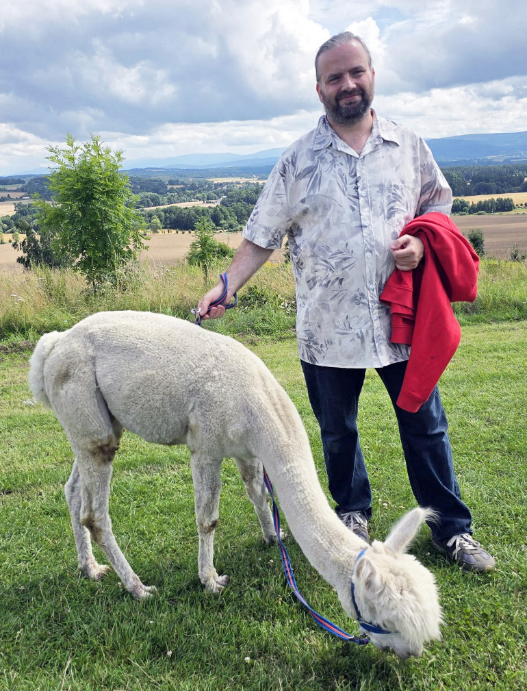Redaktor Naczelny z alpaką
