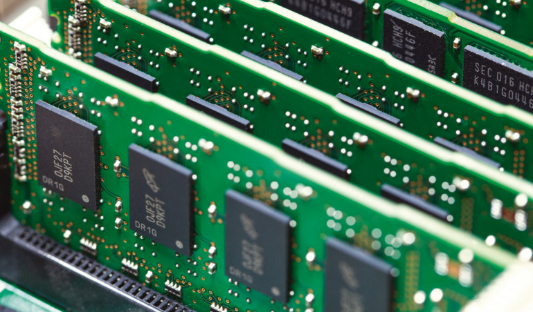 Historia rozwoju pamięci komputerowych, epoka krzemu