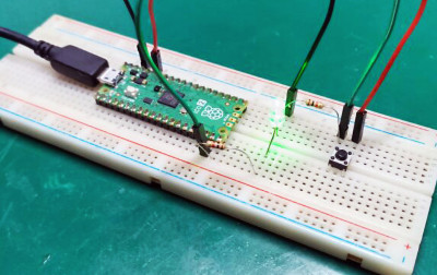 Przerwania zewnętrzne (sprzętowe) i przerwania zegara w microPython