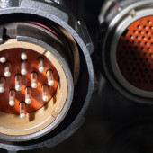 Złącza do zastosowań specjalnych - wysoka niezawodność w ekstremalnych środowiskach