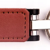 Skórzano-metalowy pendrive DS-0607 od MemoRabbit