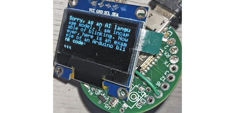 Urządzenie do cheating’u  z użyciem ChatGPT, o małych rozmiarach