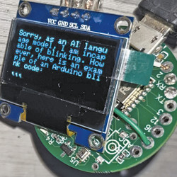 Urządzenie do cheating’u  z użyciem ChatGPT, o małych rozmiarach