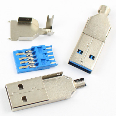 Fotografia 3. Wnętrze wtyku USB 3.0 Type-A