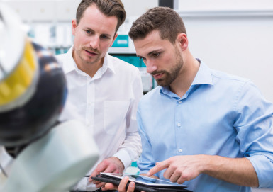Fotografia 2. Zautomatyzuj i ruszaj pełną parą – z Conrad jako partnerem (fot. Westend61/Getty Images)