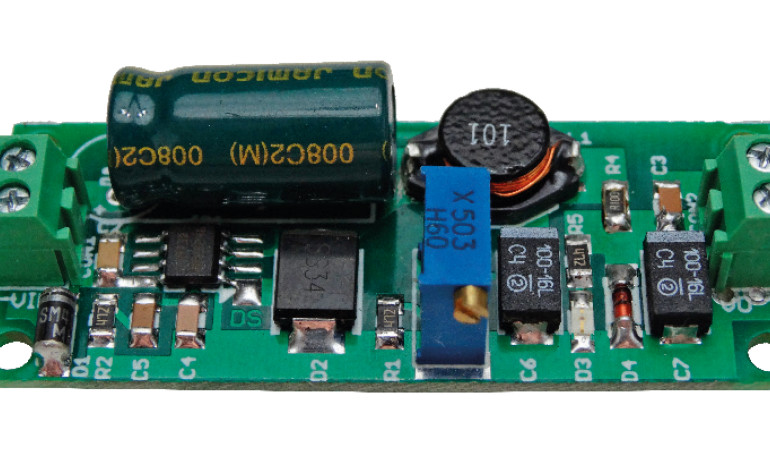 Miniaturowy, regulowany stabilizator impulsowy