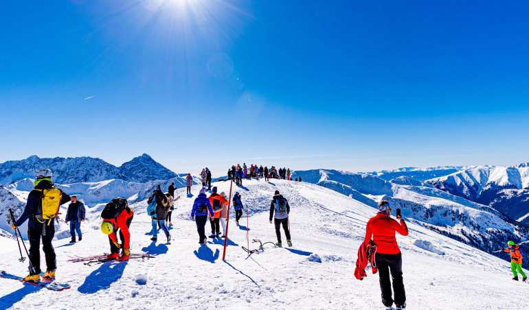 Luty pod znakiem sygnałów