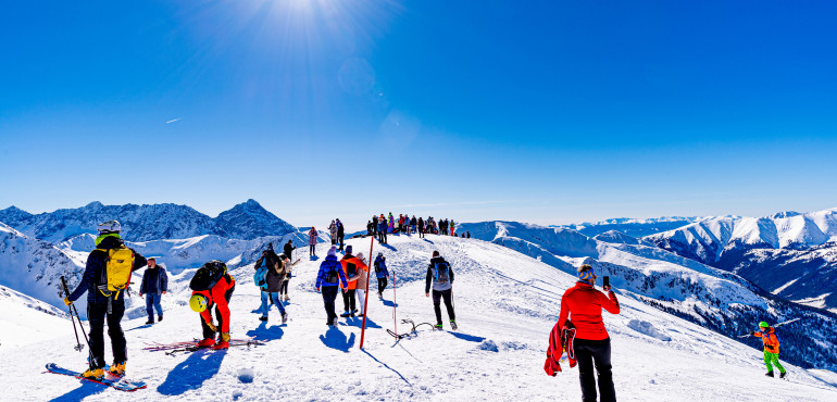 Luty pod znakiem sygnałów