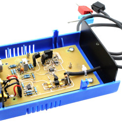 Generator analogowy 1 kHz. Źródło fali sinusoidalnej o ultraniskich zniekształceniach