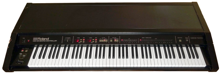 Fotografia 3. Klawiatura sterująca Roland MKB-1000