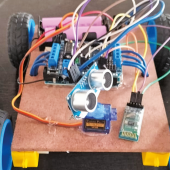 Sterowany głosem robot omijający przeszkody