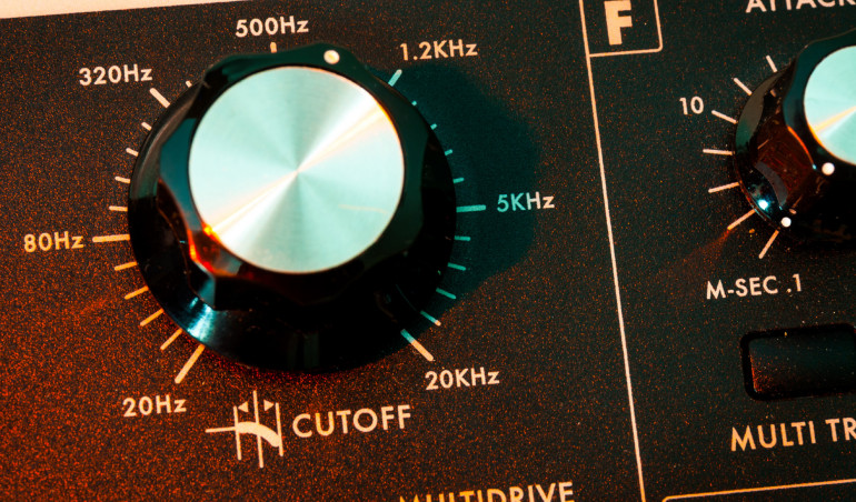 Syntezatory dźwięku (6). Generatory obwiedni