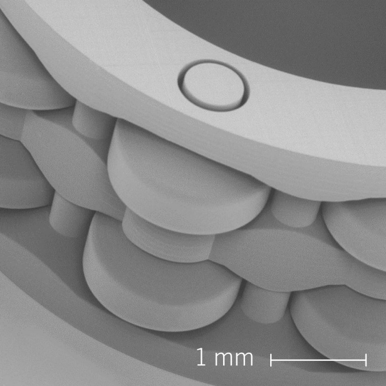 W pełni funkcjonalne, wydrukowane w 3D łożysko wałeczkowe, wydrukowane w systemie druku NanoOne © UpNano GmbH