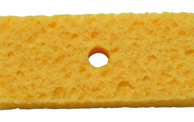 Prostokątna, celulozowa gąbka S1525-O-T produkcji EasyBraid (część Desco Industries) do łatwego czyszczenia końcówek lutowniczych