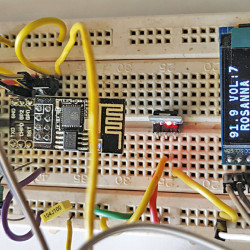 Zdalnie sterowane stereofoniczne radio FM z RDS i modułem ESP-01